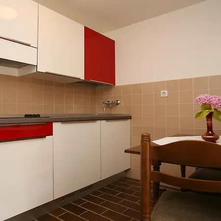 Apartment Neda - South