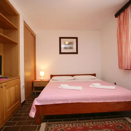 Apartment Neda - South *