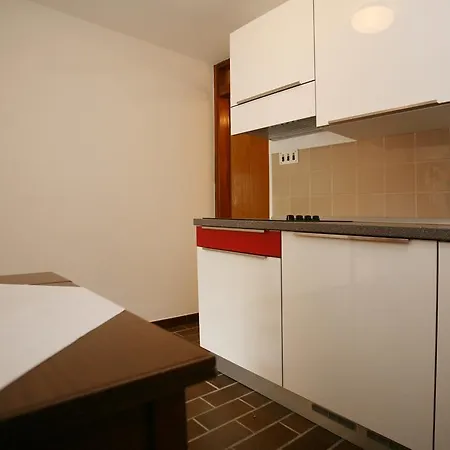 Apartment Neda - South