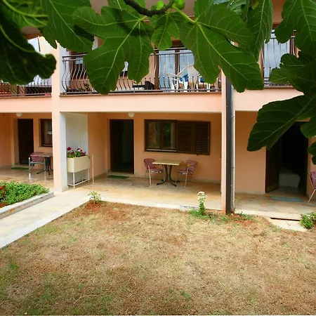 Apartment Neda - South *