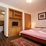 Neda Apartment *